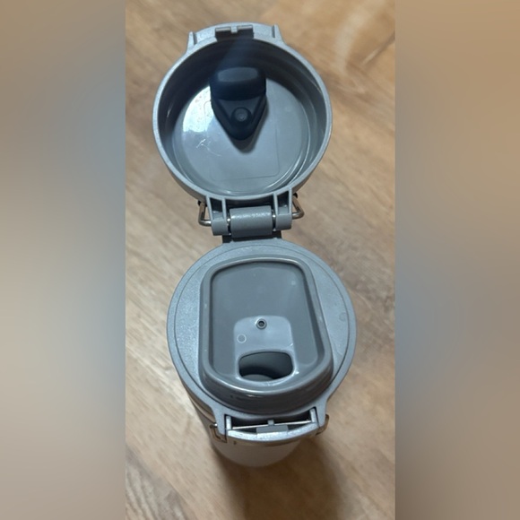 Stanley The Quick Flip Go Water Bottle 24 OZ - Picture 3 of 6